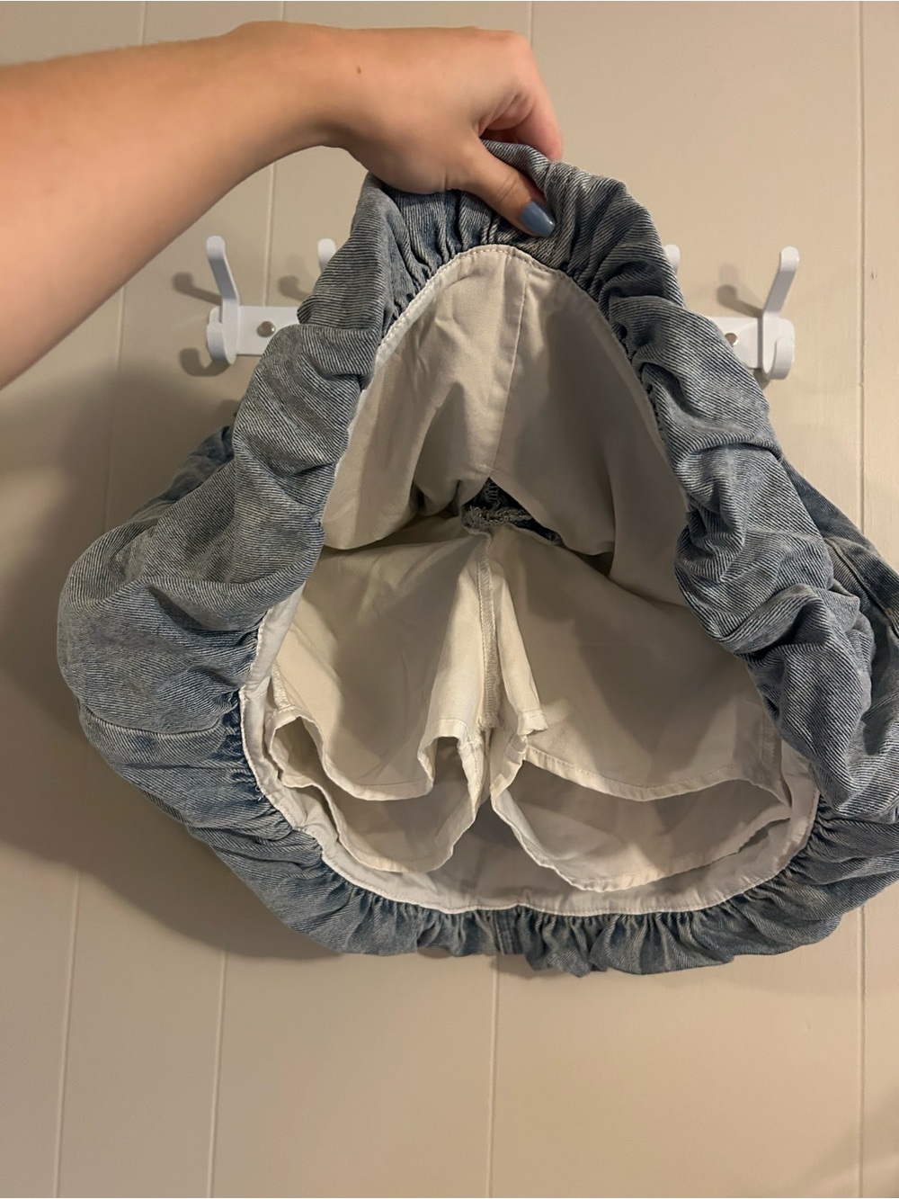 Urban Revivo Light-Wash Bubble Denim Mini Skirt - Picture 5 of 7